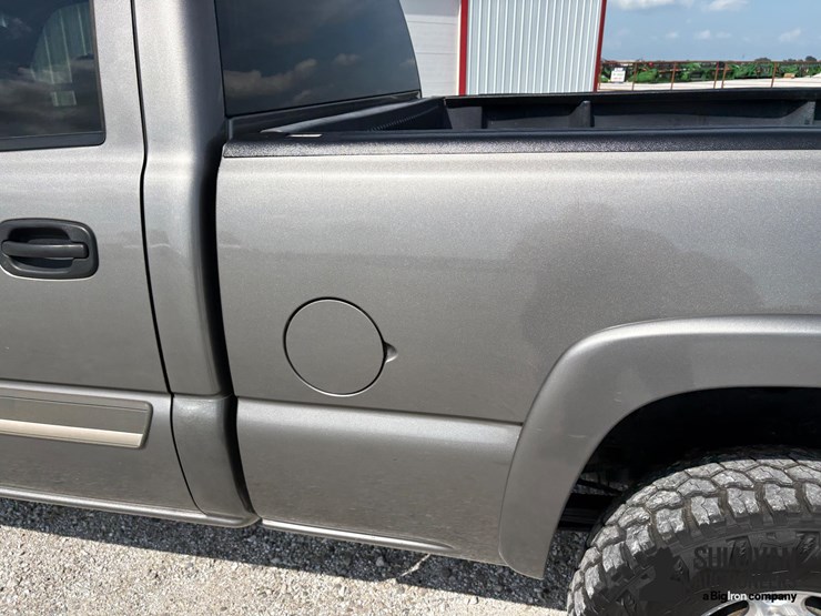 2006-chevrolet-silverado-2500hd-image-16