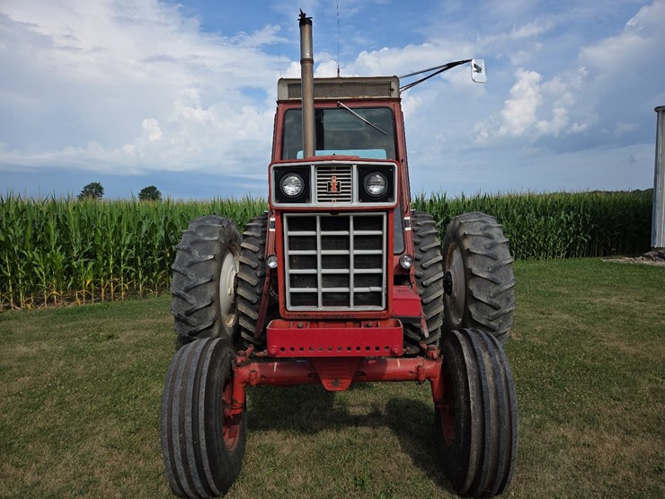 1976-ih-1466-tractor-image-3
