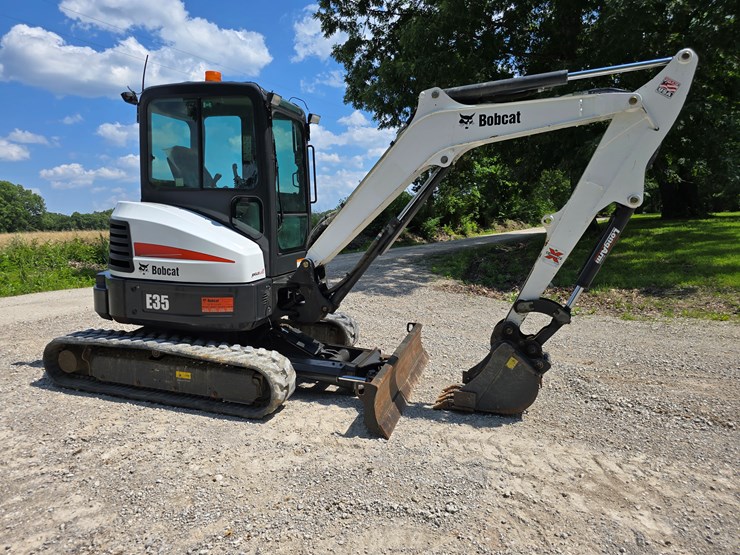2012-bobcat-e35-image-31