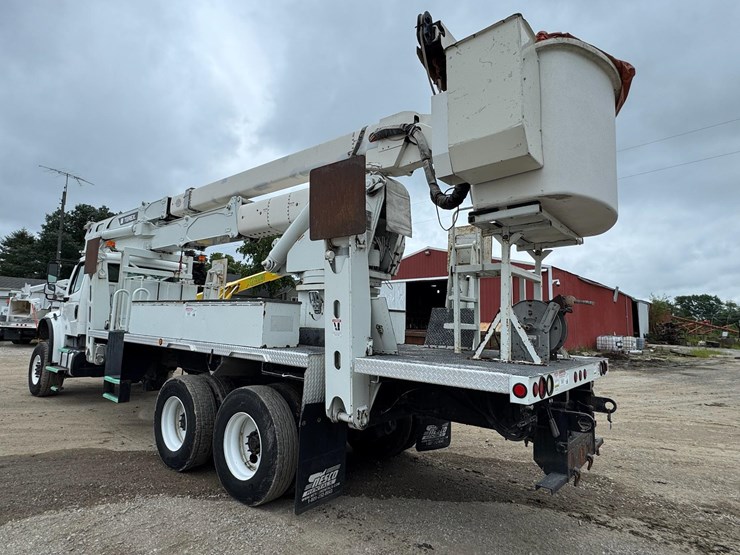2015-freightliner-122sd-image-7
