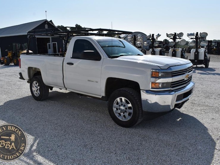 2015-chevrolet-silverado-2500hd-image-23