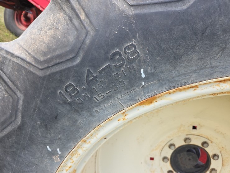 1976-ih-1466-tractor-image-22