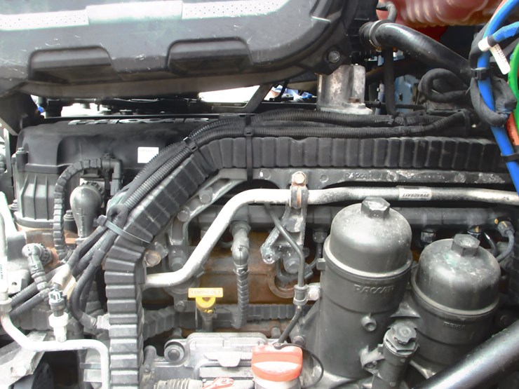 2023-peterbilt-579-image-14