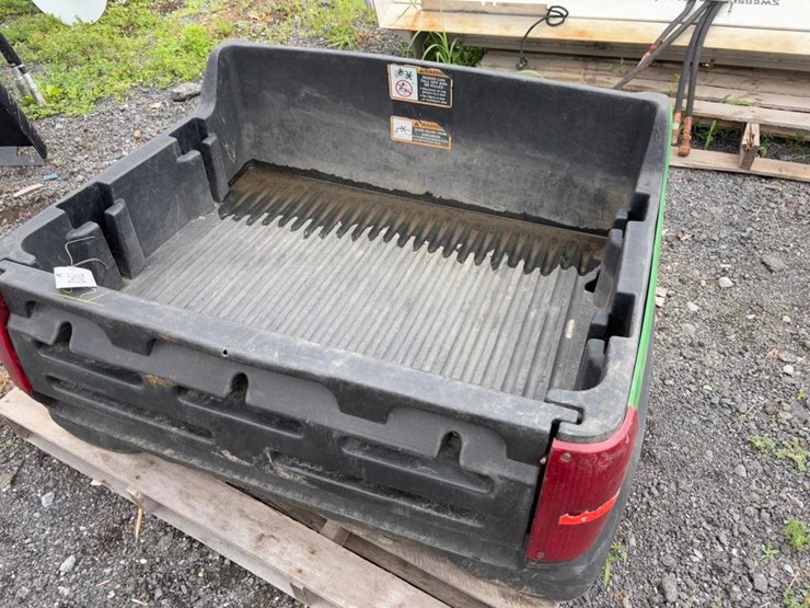 john-deere-gator-image-1
