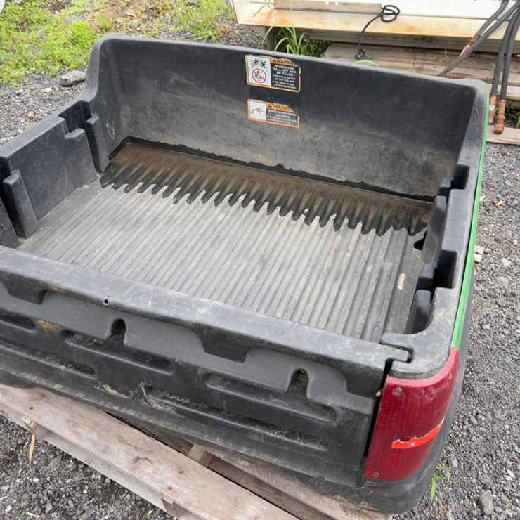 JOHN DEERE GATOR