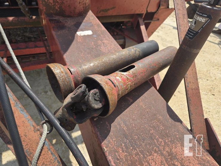 massey-ferguson-560-image-11