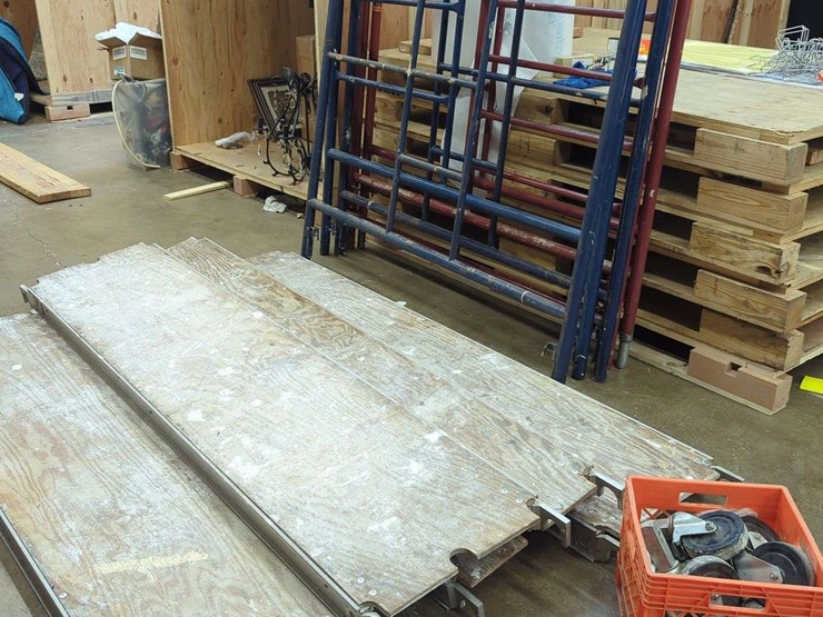 scaffolding-and-planks-lot-image-1