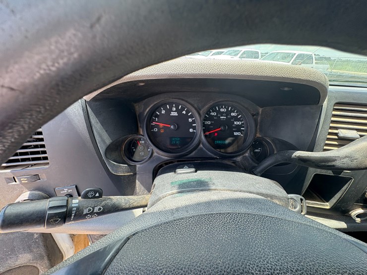 2010-chevrolet-silverado-image-39