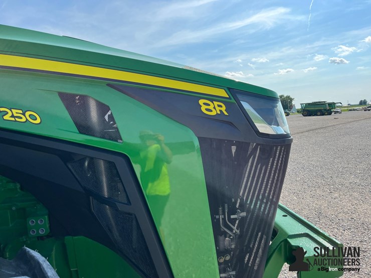 2023-john-deere-8r-250-image-16