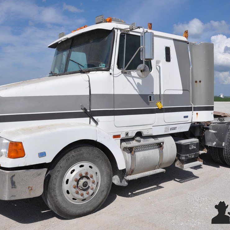 1989 WHITE WIA64T