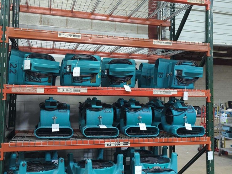 (3)-8-ft-sections-of-large-heavy-duty-pallet-racking-12-ft-tall-x-8-ft-x-3.5-ft-sections-image-6