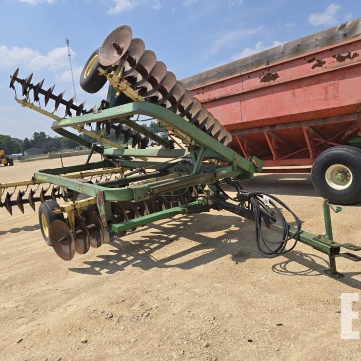 JOHN DEERE 220