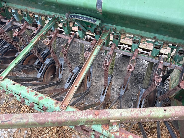 john-deere-8300-image-2