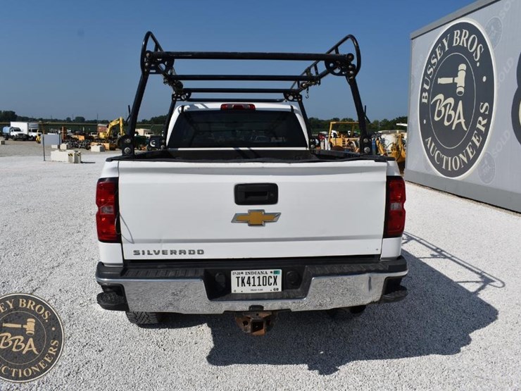 2015-chevrolet-silverado-2500hd-image-16