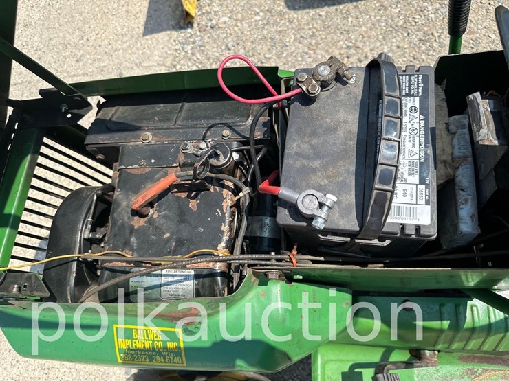 john-deere-210-image-8