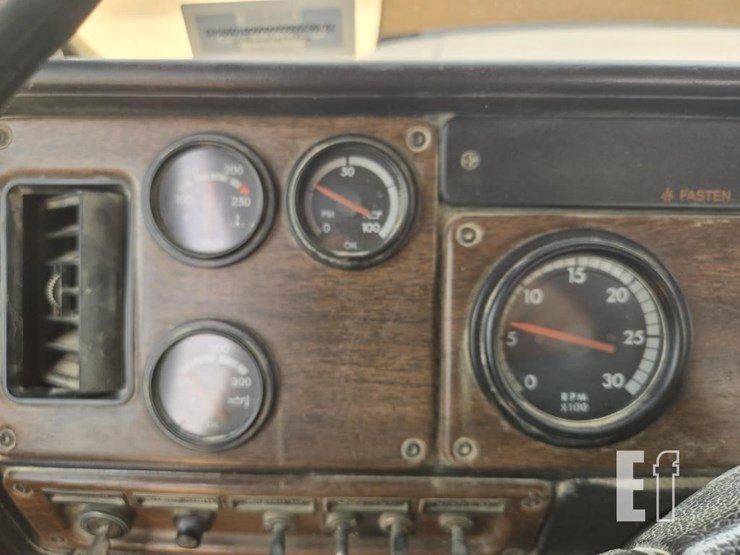 1992-freightliner-fld112-image-25