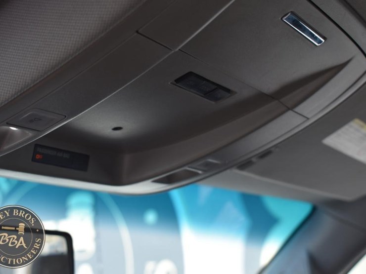 2015-chevrolet-silverado-2500hd-image-60