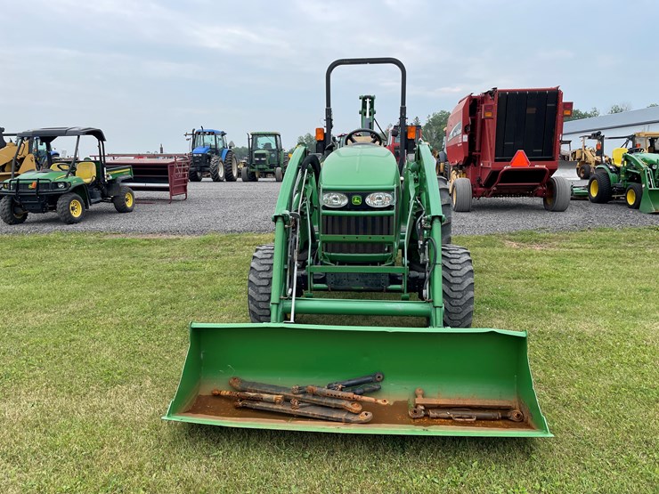2011-john-deere-4120-image-2