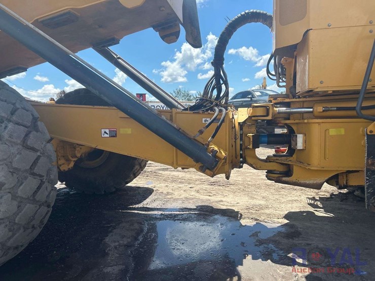 2015-deere-410e-image-14