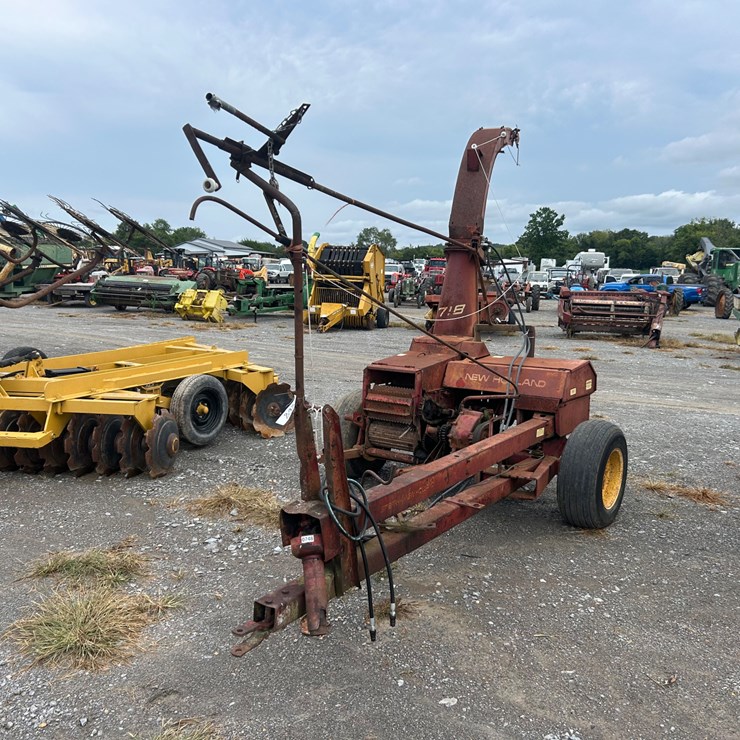 NEW HOLLAND 718