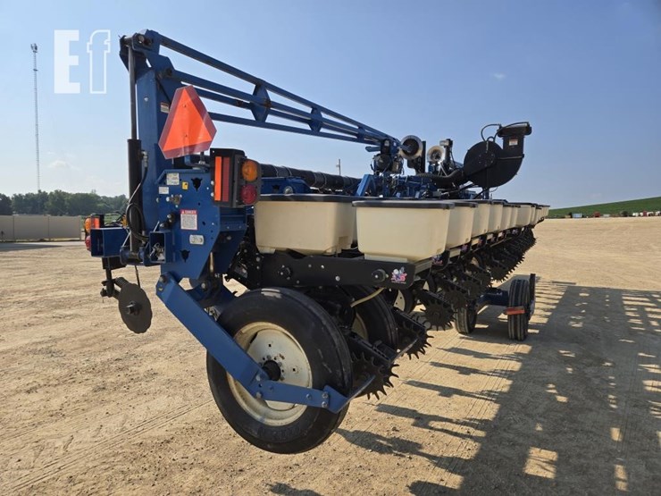 2009-kinze-3600-image-13