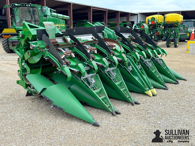 2023-john-deere-c12f-image-3