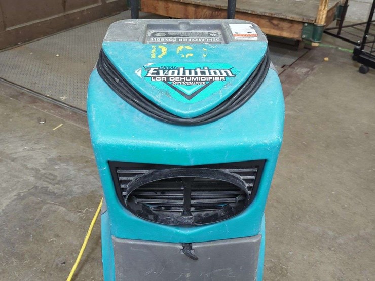 (1)-dri-eaz-evolution-lrg-dehumidifier-image-1
