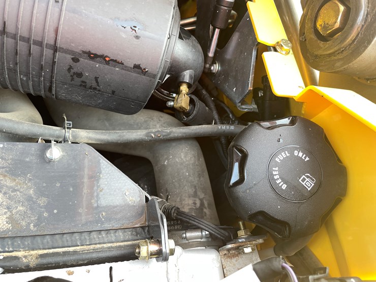 2021-new-holland-l320-image-16