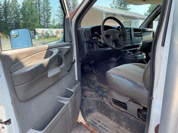 2004-chevrolet-express-g3500-image-44