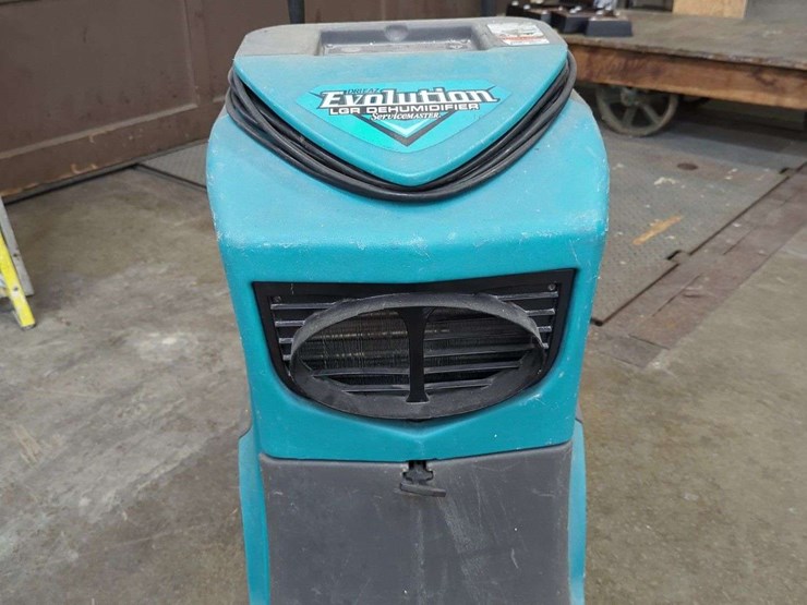 (1)-dri-eaz-evolution-lrg-dehumidifier-image-1