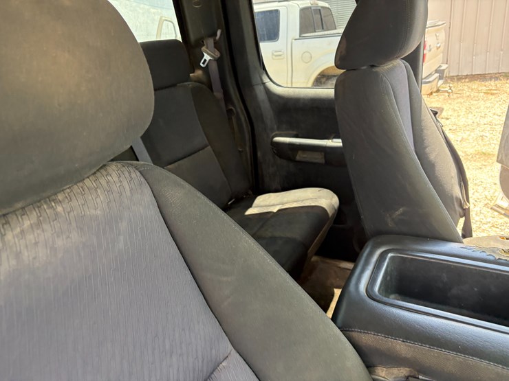 2010-chevrolet-silverado-image-21