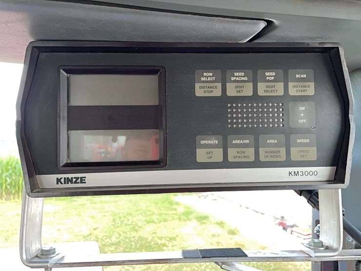 kinze-2600-image-37