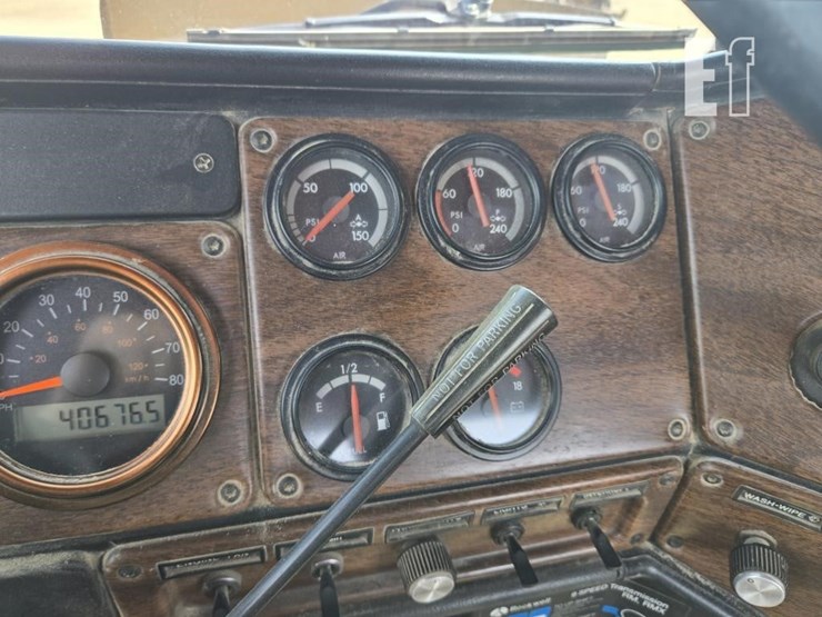 1992-freightliner-fld112-image-24