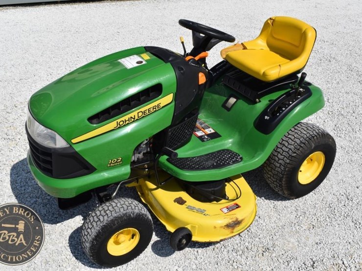 john-deere-102-image-11