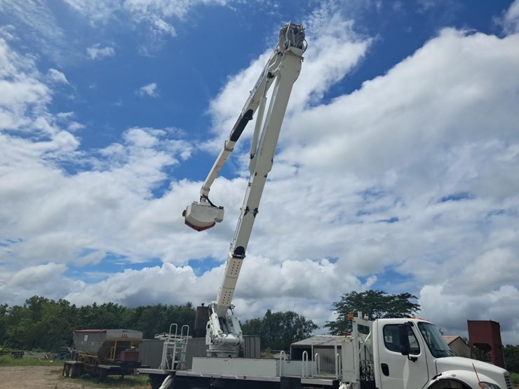 2015-freightliner-122sd-image-31