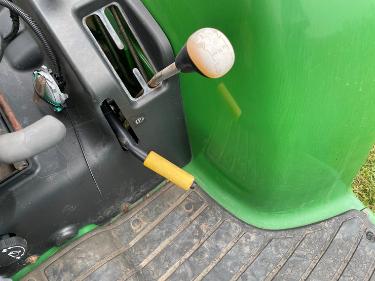 2011-john-deere-4120-image-37