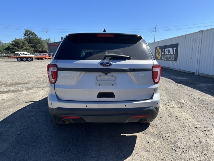 2017-ford-explorer-image-5
