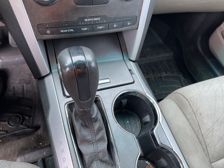2014-ford-explorer-image-22