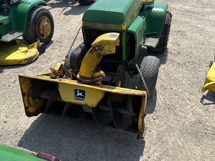 john-deere-210-image-2