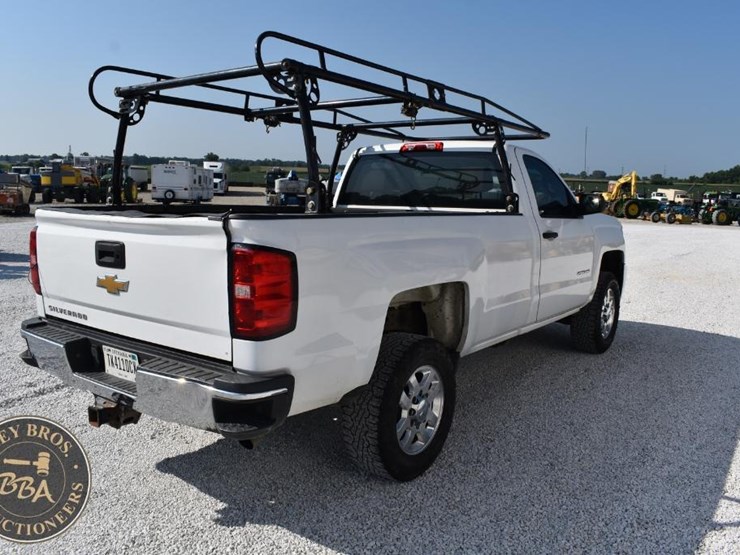 2015-chevrolet-silverado-2500hd-image-19