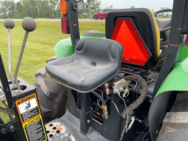2011-john-deere-4120-image-23