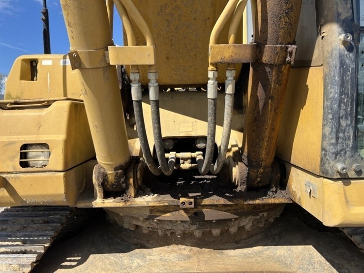 caterpillar-330b-image-23