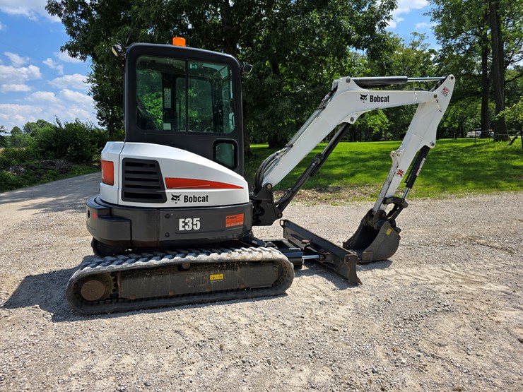 2012-bobcat-e35-image-27