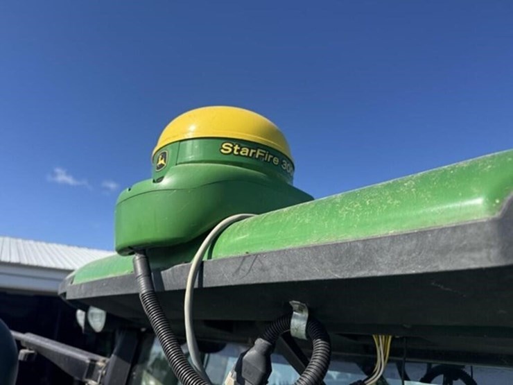 2013-john-deere-8235r-image-10
