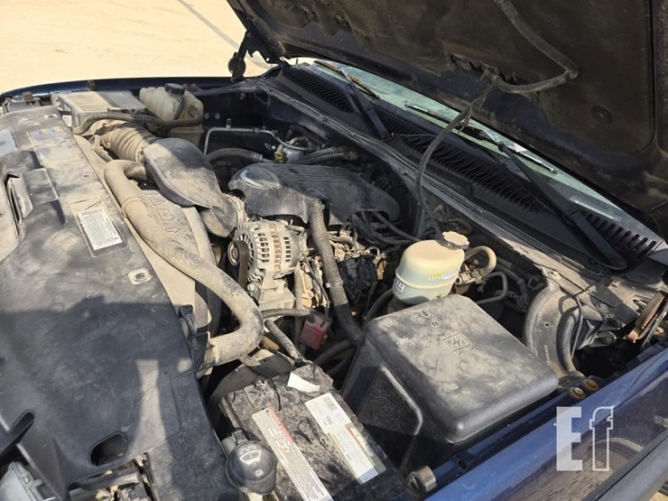 2002-chevrolet-silverado-2500-image-24