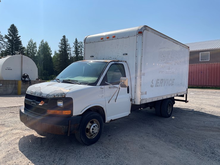 2004-chevrolet-express-g3500-image-1