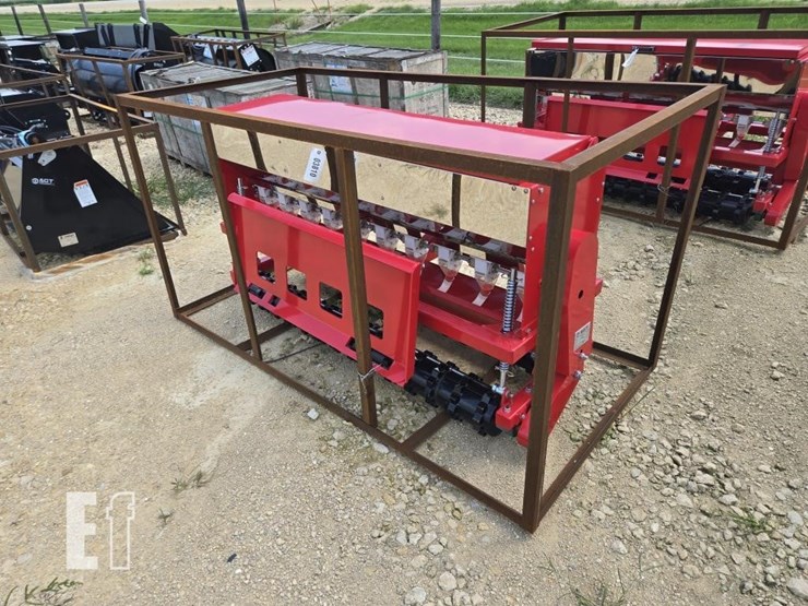 new-agt-skid-steer-&-3pt-stsd10-seeder-image-1