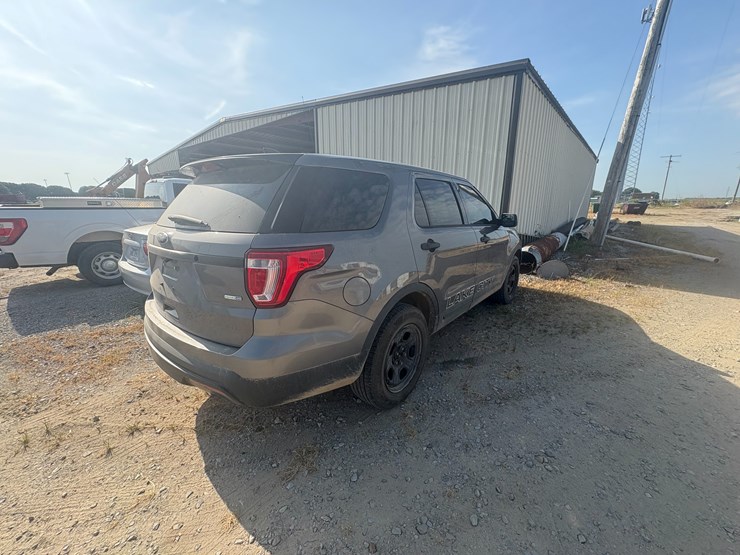 2017-ford-explorer-image-3
