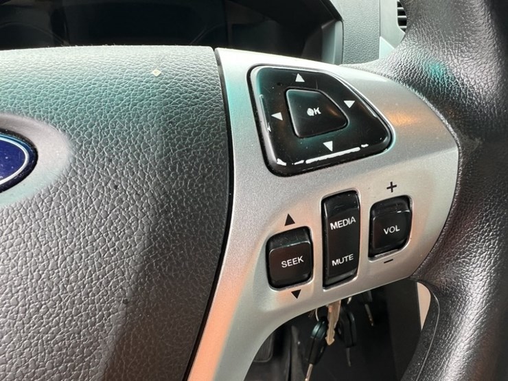 2014-ford-explorer-image-26
