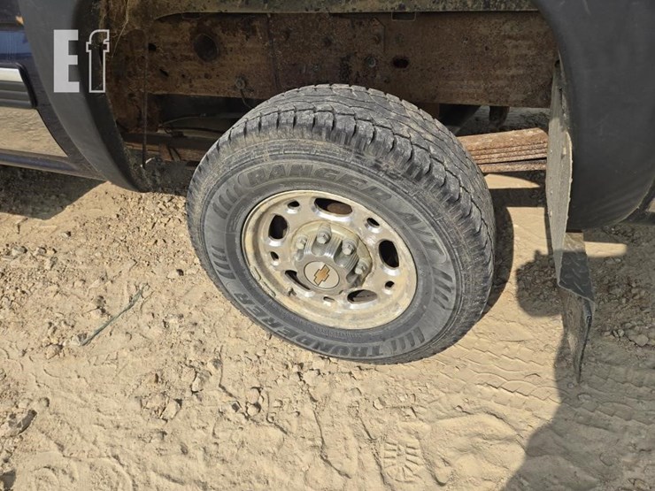 2002-chevrolet-silverado-2500-image-12